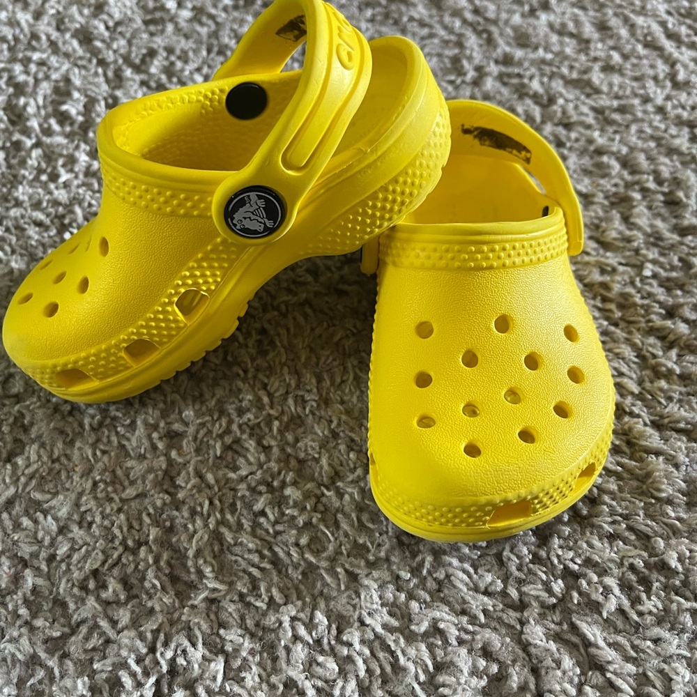 Crocs size 6c